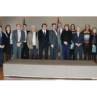 Alcaldes de varios municipios de León y Palencia de la zona de San Glorio posan con la vicepresident
