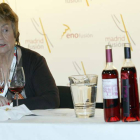 La enóloga leonesa Isabel Mijares dirigió la cata Grandes Vinos de España.
