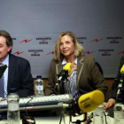 Artur Mas junto a Joana Ortega e Irene Rigau durante la entrevista en Cataluña Ràdio.