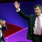 Blair aplaude a Brown tras su discurso en el congreso laborista