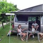 Una familia en un camping.