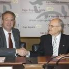 Ignacio Lagartos y Fernando Morán, en la firma del convenio