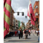 Imagen de la procesión del santo por las calles de Trobajo.