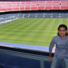 El jugador mexicano del Barcelona Rafael Márquez, posa en el Nou Camp, escenario en el que seguirá s