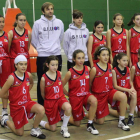 Formación del equipo alevín del Baloncesto Femenino León.