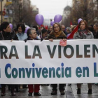 Mensajes y lemas para acompañar la marcha contra el maltrato.