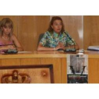 La alcaldesa de San Andrés, Eugenia Gancedo, y la profesora de la Universidad, Susana Rodríguez, en