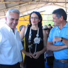 Santiago Rodríguez, con Teresa Mata y el teniente de alcalde.