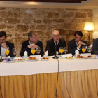 Marcos, Chaguaceda, Silván, Menéndez, Suárez-Quiñones, Majo y Mata, ayer en el debate organizado por Aleco. JESÚS