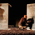 Una escena de la obra ‘Distancia 7 minutos’, que la compañía Titzina representa esta noche en el Auditorio