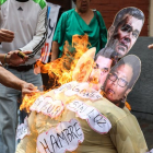 La quema de un muñeco con la foto de Nicolas Maduro y otros políticos de su gobierno.