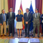 García Tejerina y Gual al término de la firma del acuerdo. DL