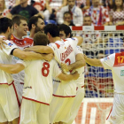 Los jugadores de la selección española, con el leonés Juanín García a la derecha de la imagen, celebran el pase a semifinales.