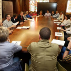 Participantes en la reunión mantenida con el alcalde.