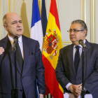 El ministro de Interior francés, Bruno Le Roux, y su homólogo Juan Ignacio Zoido. FERNANDO PÉREZ