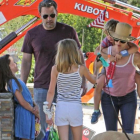 Ben Affeck y Jennifer Garner celebran el 4 de julio con sus hijos Violet, Seraphina y Samuel.