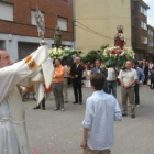 La procesión del mediodía fue ayer el acto central del final de fiestas del Corpus.