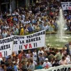 Una manifestación para reclamar el circuito, celebrada en La Bañeza en julio del 2001