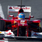 Alonso rueda con su monoplaza en la segunda jornada de entrenamientos en el Circuito de Catalunya.