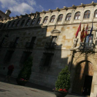 Imagen del exterior del Palacio de los Guzmanes, sede de la Diputación.