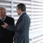 Los expresidentes Felipe González y José Luis Rodríguez Zapatero, el pasado lunes en Madrid.