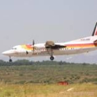 Uno de los aviones de Air Nostrum toma tierra en el aeropuerto de León en La Virgen del Camino