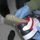 La Policía Nacional ha desarticulado una organización que introducía cocaína en zapatillas.