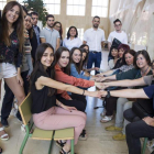 La treintena de alumnos, las 6 emprendedoras en el medio rural y los cinco profesores que participaron en el proyecto de innovación educativa, junto a personal del Ciami de Villaquilambre, en la facultad de Económicas de la Universidad.