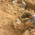 Trabajos en el yacimiento de Tell Qarassa Norte, cerca de la ciudad siria de Sweida (o As-Suwayda), donde se han hallado restos de cereales domesticados de hace 10.500 años.