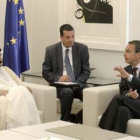 El emir de Catar, Hamad Ben Jalifa Al Thani, se reunió con Zapatero en La Moncloa.