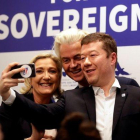 Le Pen, Okamura y Wilders se hacen una foto en Praga.