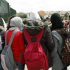Algunas de las cuatro menores que han decidido llevar «hijab» a su instituto de Pozuelo.
