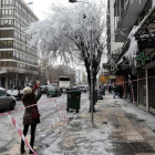 Paisaje helado en una calle de la ciudad de Salónica, un importante puerto del norte del mar Egeo.