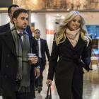 La hija del presidente electo estadounidense Donald Trump, Tiffany Trump (d), camina por el vestíbulo de la Trump Tower en Nueva York, Estados Unidos, hoy, 19 de enero de 2017. MAITE H MATEO