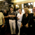 La presentación del libro de Sandra Bensadón, con la autora acompañada de tres miembros de Nacha Pop y Alejandro Cabrera, fotógrafo y director de arte. RAQUEL P. VIECO