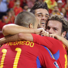 Álvaro Negredo, David Villa y Juan Mata celebran un gol ante Liechtenstein.