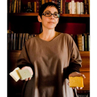 Yohanka Ferrer es la artesana del taller de productos cosméticos de Carrocera.