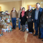 Los concejales Manuel Mitadiel, Manuel Rodríguez y Juan Carlos Cortina con algunos voluntarios.
