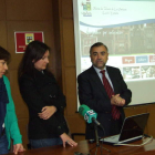 Carmen González, Elisa Pardo y José Miguel Palazuelo presentan la oficina virtual de turismo.