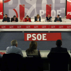 La vicesecretaria general del PSOE, Elena Valenciano, se reunió con los alcaldes socialistas.