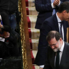 Mariano Rajoy Pedro Sánchez, se saludan tras conocer los resultados de la votación.