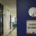 Un cartel del Programa de Protección Internacional del Hospital San Juan de Dios. DL