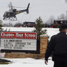 La policía rodea el instituto de Chardon, en Ohio.