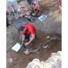 Imagen de archivo de una exhumación en la comarca del Bierzo. L. DE LA MATA