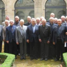 El obispo posa en el seminario con los sacerdotes que cumplen sus bodas de oro