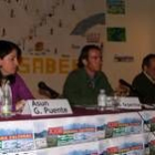 Asun García Puente, David Iriondo y Manuel Fresno durante el debate en Olleros de Sabero