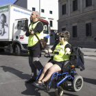 Afectados por la talidomida en los años 50 y 60, en una protesta en 2018 en Madrid. SERGIO BARRENECHEA