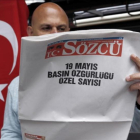 El periiódico turco 'Sozcu' se publicó el sábado en blanco para protestar por las detenciones de periodistas.