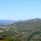 Vista de los valles de Omaña donde está previsto la construcción de varios parques eólicos.