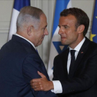 Netanyahu y Macron se saludan antes de atender a la prensa tras su encuentro en París